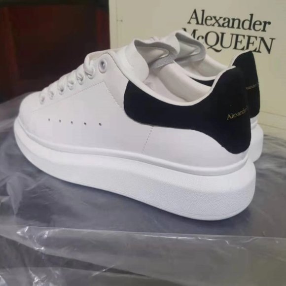 Alexander McQueen - Picture 3 of 6